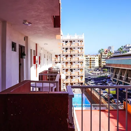 Modern Close To The With Pool Apartment