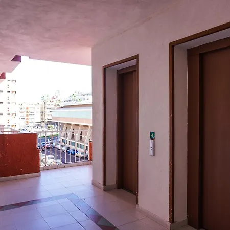 Apartment Modern Close To The With Pool *