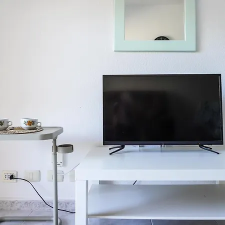 Διαμέρισμα Modern Close To The With Pool