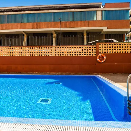 Modern Close To The With Pool Apartamento *