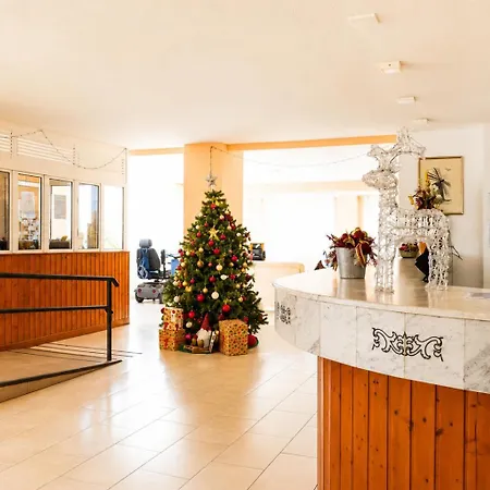 Modern Close To The With Pool Apartment *
