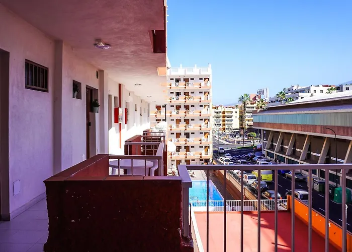 Modern Close To The With Pool Apartamento