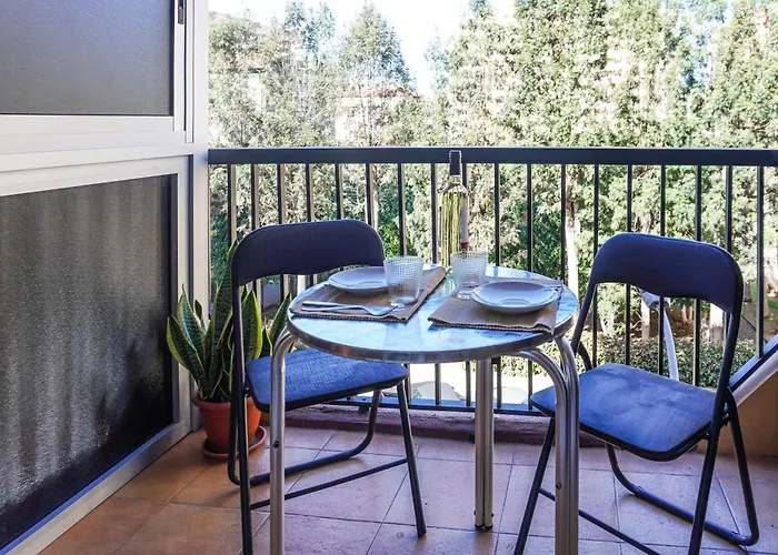 Modern Close To The With Pool Daire *