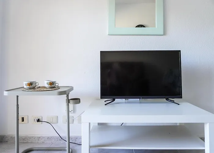 Apartamento Modern Close To The With Pool