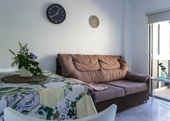 Modern Close To The With Pool *