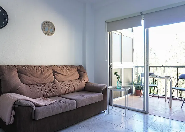 Modern Close To The With Pool Daire *