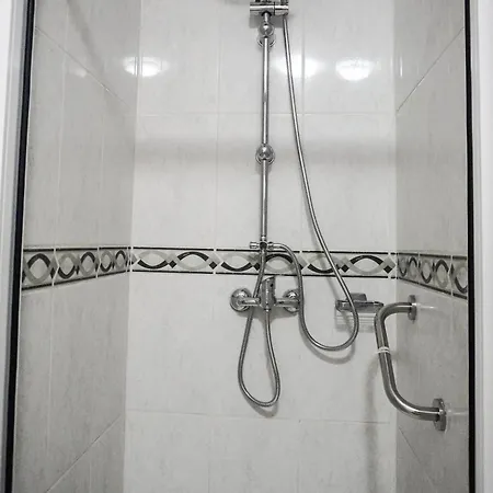 아파트 Modern Close To The With Pool