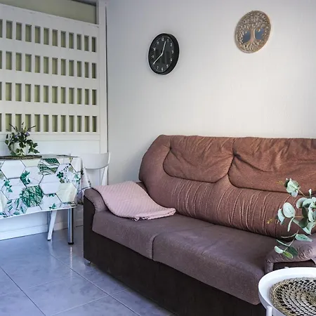 아파트 Modern Close To The With Pool *